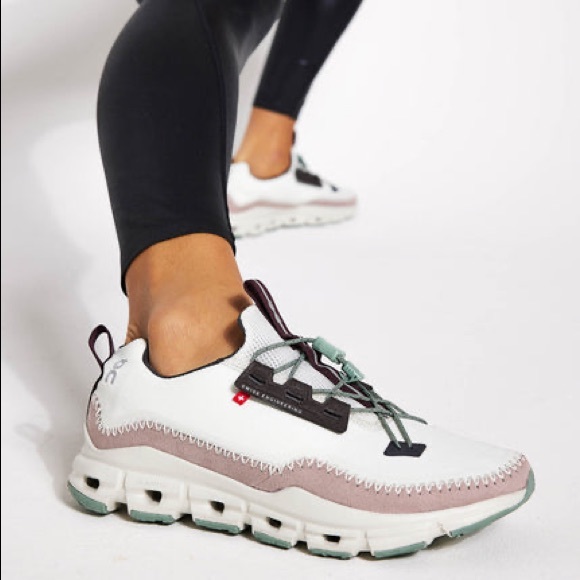 On Running Shoes - ON Cloudaway Hiking Sneaker Ice/Moss Size 7 NEW